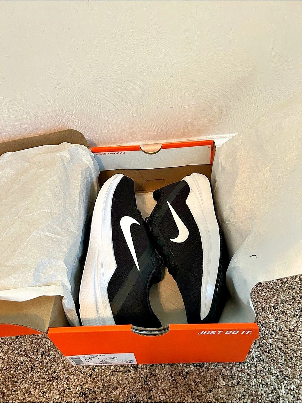 Nike Air Winflo 10 Black & White US Size 9.5